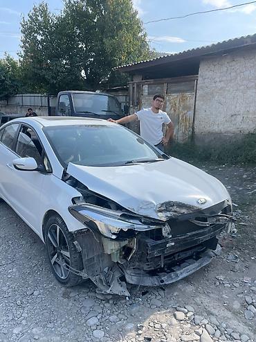 Скупка авто: Kia Cerato (седан), белый цвет, на легкосплавных дисках. Основные — 1