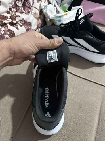 Krasofkalar və idman ayaqqabıları: Saytda 70 dollardan 39 dollara dushub endirimdedir hal hazirda — 6