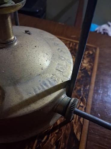 bayraq dirəyi: Məhsul: Köhnə tip benzin/kerosinli təzyiqli düşərgə ocağı (brass — 1