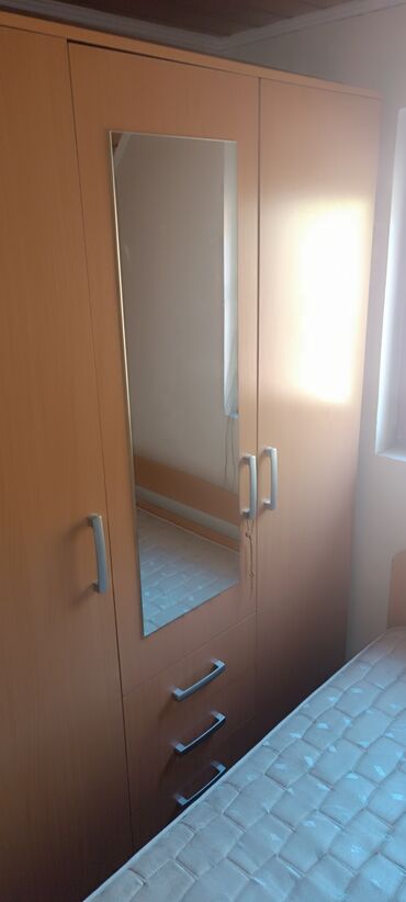 kreveti na sprat za decu forma ideale: Three-wing wardrobe, Used