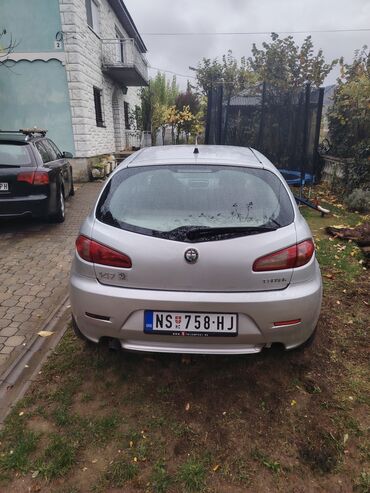 Alfa Romeo: Alfa Romeo 147: 1.6 l | 2007 г. 272256 km Hečbek — 18