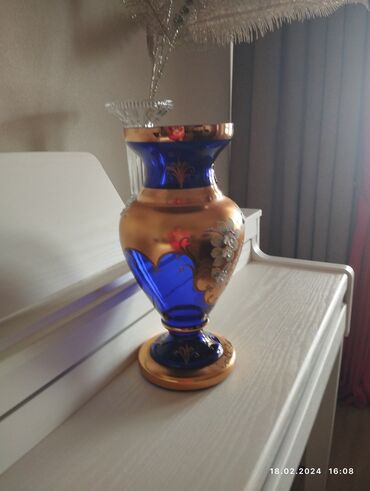 vitrazhnye okna v dome: Одна ваза