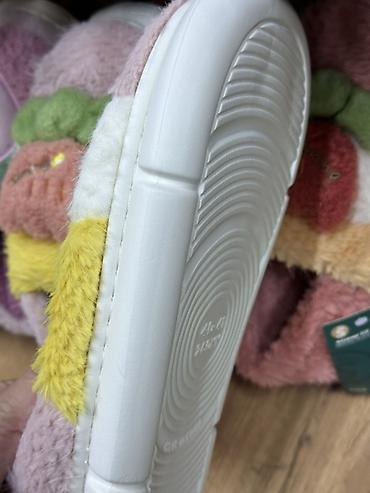 asics tiger: Домашние тапочки с мягким меховым верхом и мультяшным декором — 2