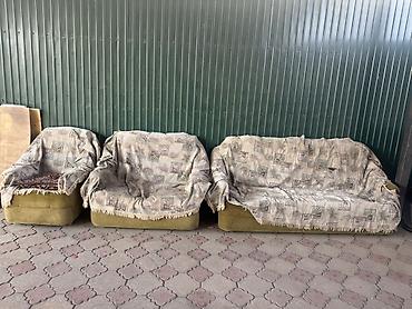 полки мебель: Мягкий гарнитур для гостиной, 3 предмета: - Трёхместный диван - — 1