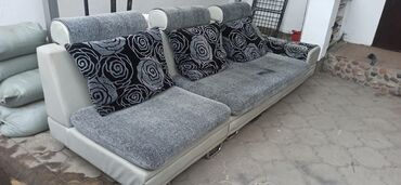 раскладной диван: Диван-кровать, цвет - Серый, Б/у