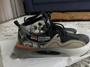 кожаная мужская обувь бишкек: Мужские ботинки, 42.5, Off-White, Новый, цвет - Черный, Платная доставка, Самовывоз