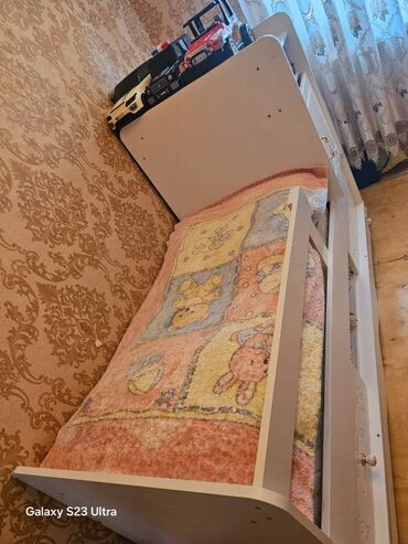 yataq tek neferlik: Oğlan və qız üçün, İşlənmiş, Çarpayı, Bazalı