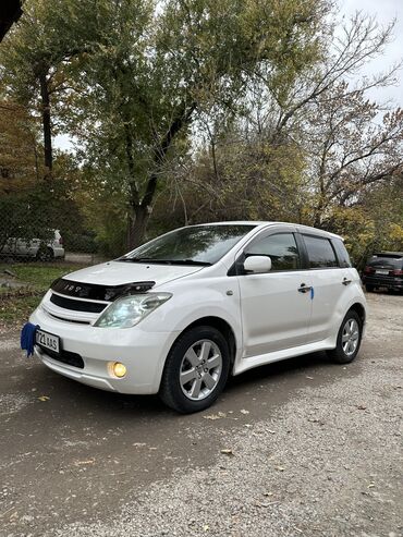 Toyota: Toyota ist: 2003 г., 1.5 л, Бензин, Седан