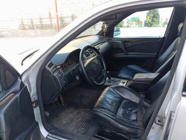 Mercedes-Benz: Mercedes-Benz E 220: 2.2 l | 1997 il Sedan — 9