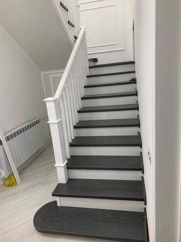 Деревянные лестницы: Стильная деревянная лестница, выполненная в классическом стиле — 44