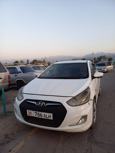 Hyundai: Hyundai Solaris: 2012 г., 1.6 л, Механика, Бензин, Седан