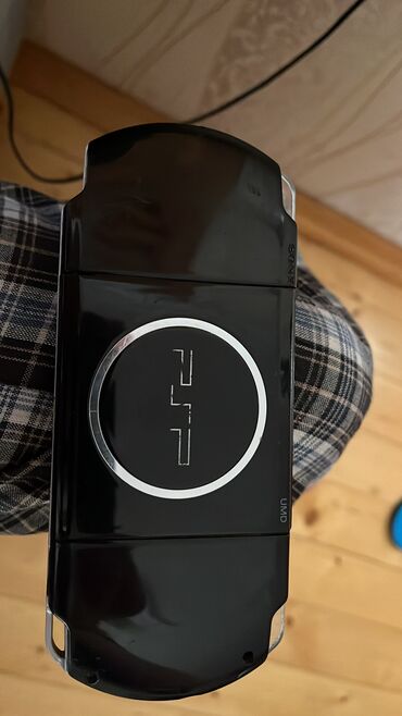 playstation kirayesi: Sony psp satilir heryerde tezesi 200 250 manatdi pul lazm oldugu ucun
