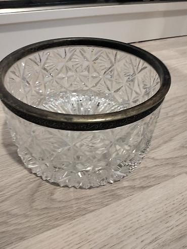 Сервировочные аксессуары: Qalın xırdavat naxışlı kənarlı kristal meyvə qabı. - Material — 4