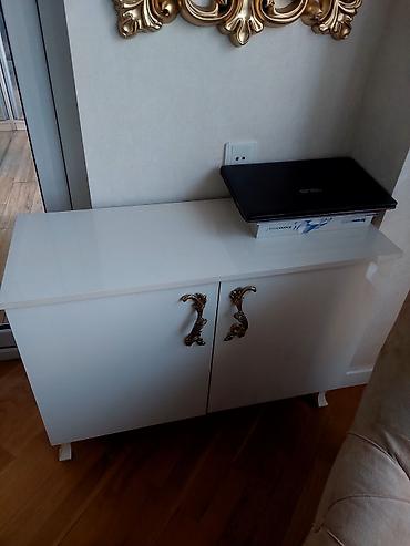 Digər dolablar: Ağ rəngli ikiqapılı konsol/şkaf - Material: parlaq səthli MDF/Laminat — 1