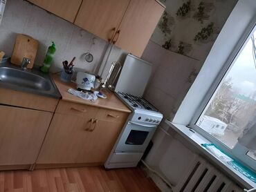 снять квартиру в бишкеке на месяц: 1 бөлмө, Кыймылсыз мүлк агенттиги, Чогуу жашоосу жок, Жарым -жартылай эмереги бар