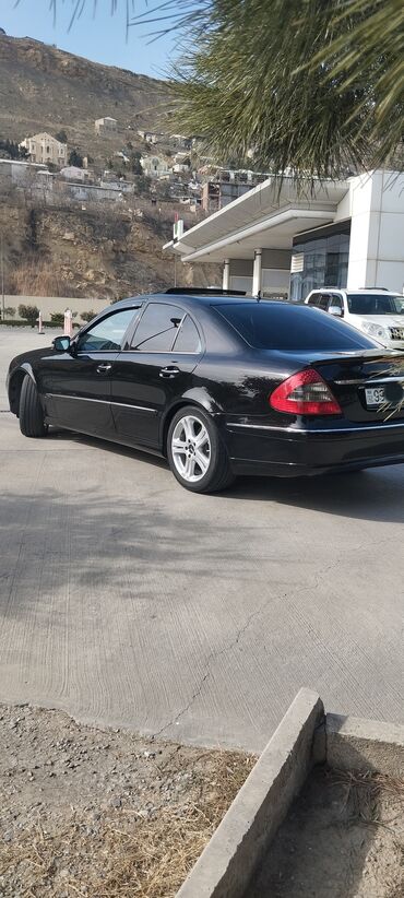 Mercedes-Benz E 220: 2.2 l | 2007 il Sedan
