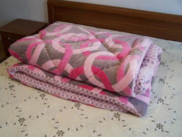 Текстиль: Срочно продаю фирменный одеяло. Производство Южная Корея. Привезли по