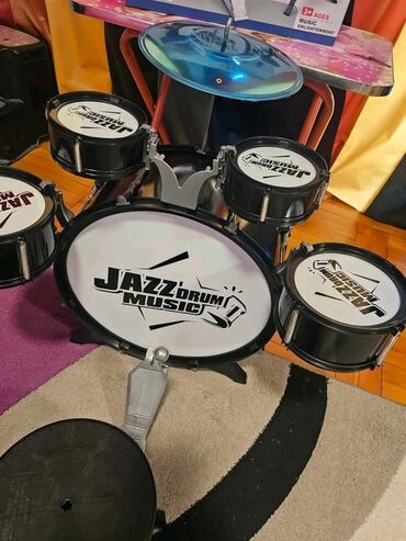 igracke iz kinder jaja prodaja: Bubnjevi ( Jazz drum) set sa stolicom je idalno za male bubnjare