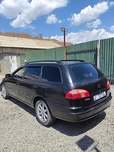 универсал 210: Toyota Avensis: 2001 г., 1.8 л, Механика, Бензин, Универсал — 2