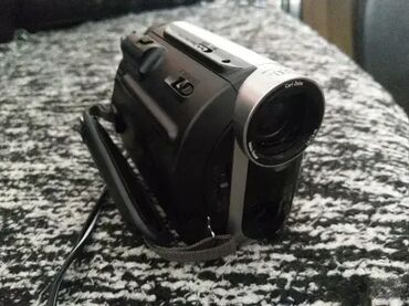 Video kamere: 1. Kamkorder Sony Handycam Dcr-Sx21 siva 2. Sony DCR-HC51E Camcorder — 5
