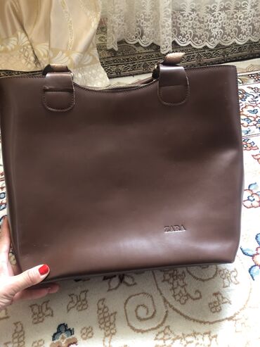 сумку zara: Сумка Zara оригинал цвет коричневый, карманы замки все целое очень