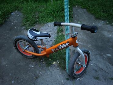 купить велосипед для ребенка 4 года: Продается толкатель фирменный От 3 до 5 лет мягкий не что не набирает