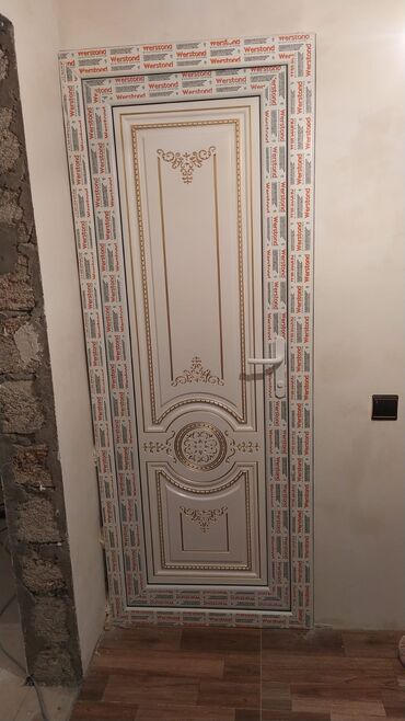 Plastik qapılar: Yeni Plastik qapı Zamok və çərçivə ilə, Zəmanətli, Pulsuz quraşdırma, Pulsuz çatdırılma, Rayonlara çatdırılma, Ödənişli çatdırılma — 9