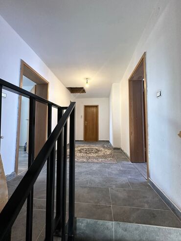 Kuće na prodaju: 390 kv. m, 8 soba — 14