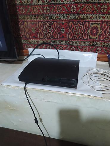 plesteyşin: Sony PlayStation 3 (PS3) Slim oyun konsolu idial veziyete ustunde 2 — 1