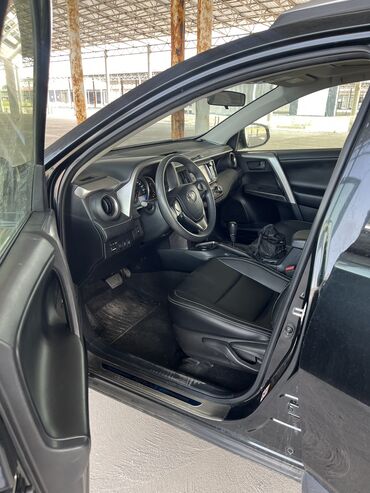 Toyota: Toyota RAV4: 2018 г., 2 л, Автомат, Бензин, Внедорожник — 7
