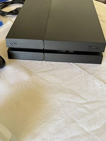 sto za pc: Soni PS 4 1Tb (sa tri dzojstika) i 19 igrica. Ocuvan i bez ostecenja — 4