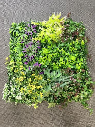 Süni güllər: Süni yaşıl divar paneli müxtəlif yaşıl yarpaqların və qırmızı — 14