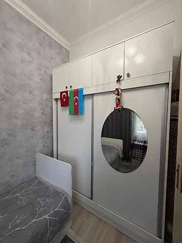 asilqan satilir: Uşaq/yeniyetmə otağı üçün ağ rəngli mebel dəsti Şkaf və kompyuter — 3