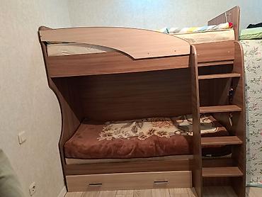стеллаж для кухонной техники: Двухяростная кровать снизу с полкой можно класть вещи или еще что то — 1