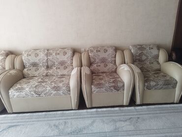диван для: Раскладной диван, Б/у, Двухстворчатая, Экокожа