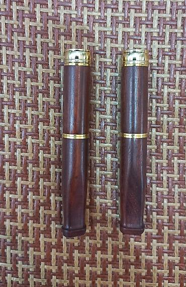 Зажигалки: Элегантный мундштук для сигарет, выполненный в темных тонах, с — 10