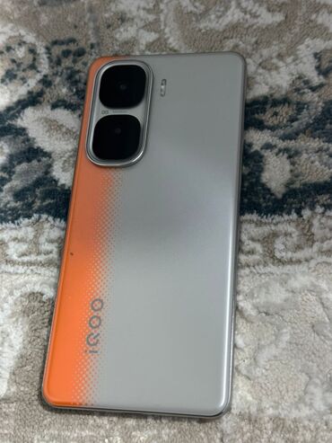 купить телефон cdma: Vivo iQOO 10, Колдонулган, 256 ГБ, түсү - Ток сары, 2 SIM