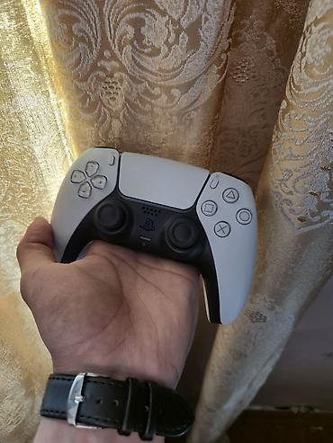 joystick ps 5: 2 ci əl PlayStation 5 slim AZ işlənmiş 1 pult veriliri üstündə +1 — 4