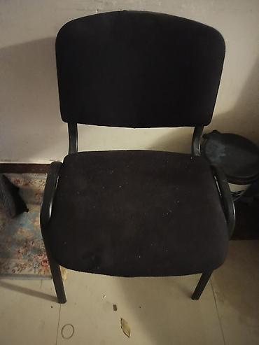 ofis mebelleri kreditle: Qara rəngli yumşaq oturacaqlı ofis/ziyarətçi stulu. - Sadə və — 1