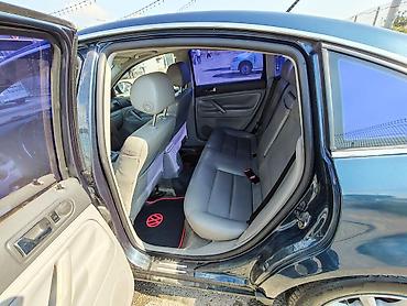 changan disk: Volkswagen Passat sedan. Avtomobil tünd göy rəngdədir və klassik — 2