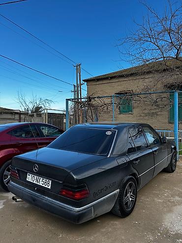 Mercedes-Benz E-Class: 2 l | 1990 il Sedan