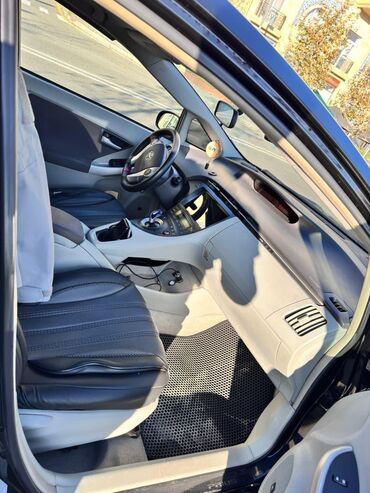 Toyota: Toyota Prius hibrid hetçbek Avtomobil taksidə istifadə — 10