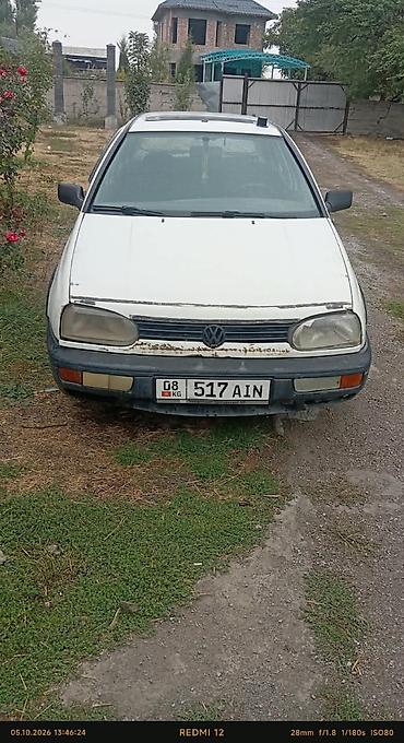Volkswagen Golf III, 5‑дверный хэтчбек, белый цвет. Киргизские номера