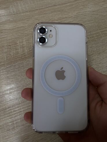 флешка 16 гб: IPhone 11 в белом цвете в отличном состоянии АКБ 83 64 ГБ всё родное