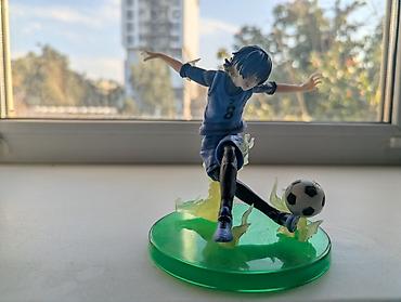 naruto shipuden: Аниме-фигурка футбольной тематики на подставке 2 акриловые по блю локу — 3