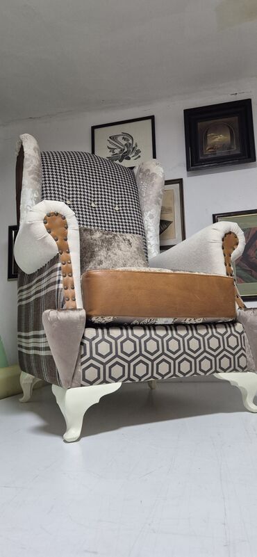 Fotelje: Fotelja sa visokim naslonom i raznolikim presvlakama kombinuje — 7