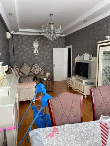 Uzunmüddətli kirayə mənzillər: Mənzil kirayə verilir. Temirli 3 otaq 14.13 mərtəbə 120 kv Saray Mtk — 2