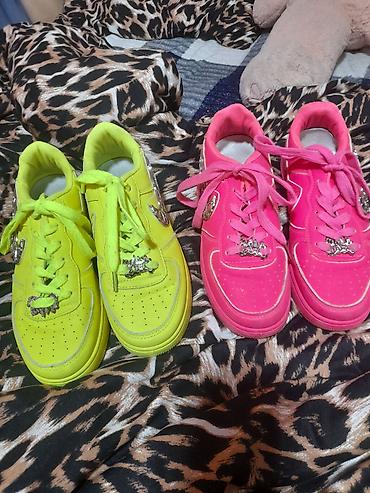 кросовки: 👟 2 cüt qadın idman ayaqqabısı satılır! 💖 Çəhrayı və neon sarı rəngdə — 1