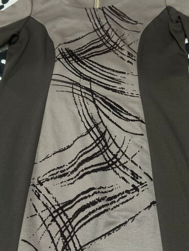 Dəstlər, kostyumlar: İkinci el paltarlar Məhsul: 2 ədəd üst geyimi dəsti 1) Qolsuz qadın — 11