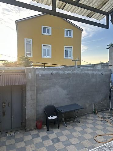 Həyət evi satılır/ – - Bir mərtəbəli həyət evi, dəmir giriş qapısı